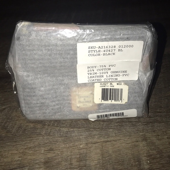 Dooney & Bourke Handbags - Dooney & Bourke Venus Small Cosmetic Case